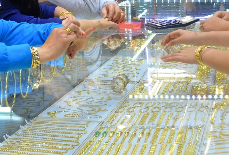 Nằm mơ thấy bản thân mình đi cướp tiệm vàng