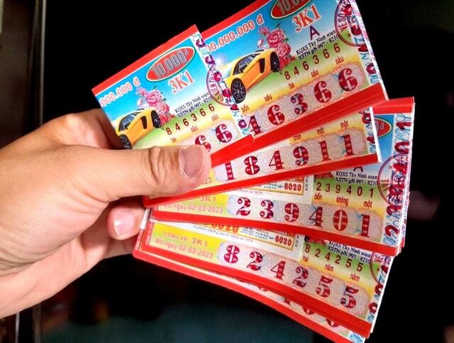 Đến đại lý bán vé số gần nơi mình sống nhận thưởng khi may mắn trúng độc đắc Đến đại lý bán vé số gần nơi mình sống nhận thưởng khi may mắn trúng độc đắc